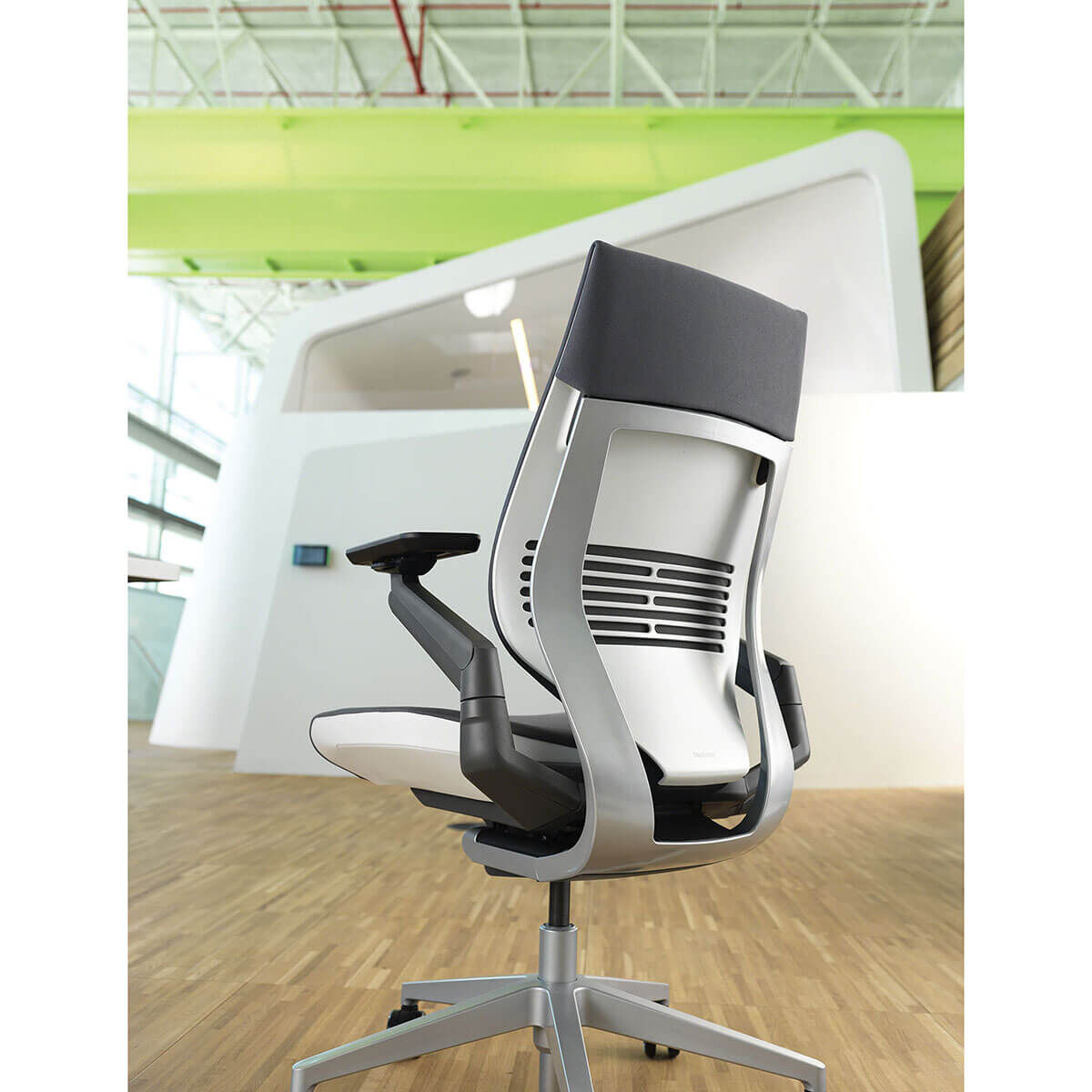 Steelcase GESTURE Executive Bürostuhl mit Lederbezug und Kopfstütze