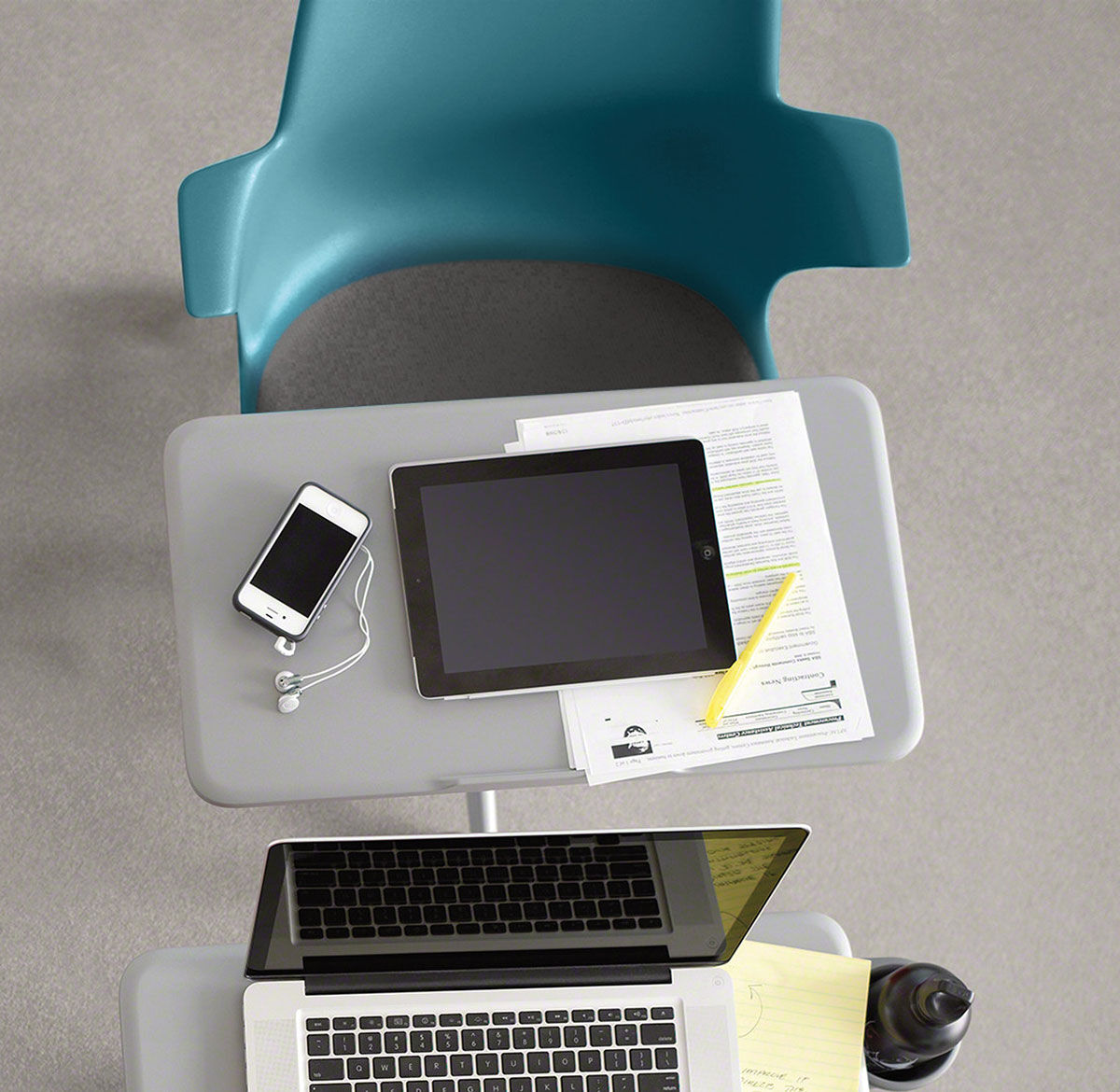 Steelcase NODE Seminarstuhl auf Rollen mit Schreibplatte und Ablagefläche